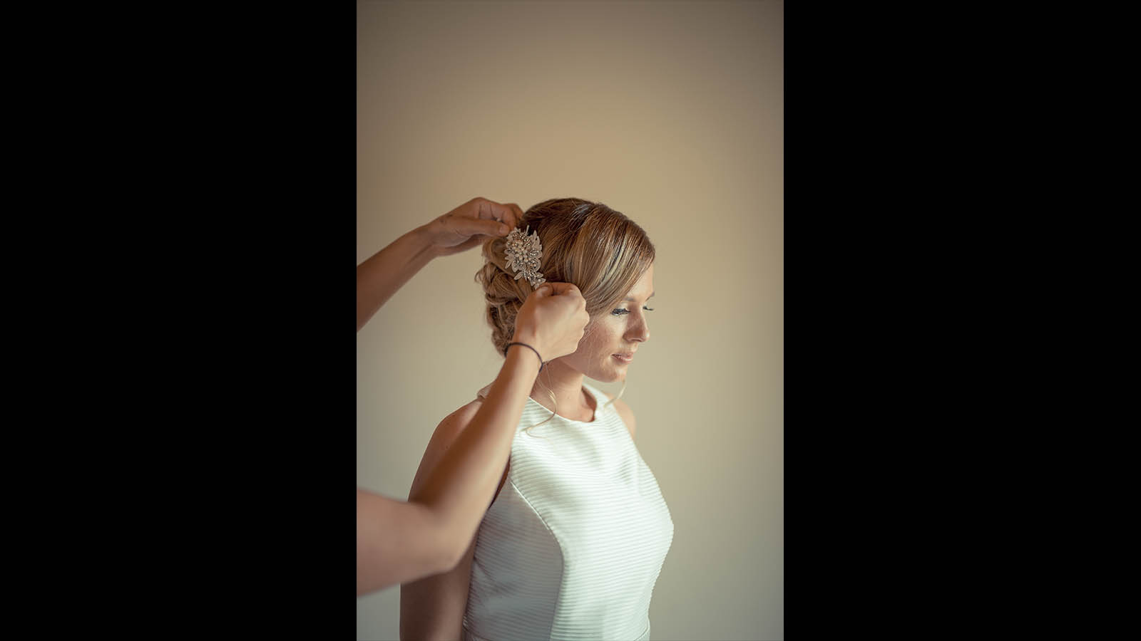 Melbourne-wedding-photography bride get ready 21