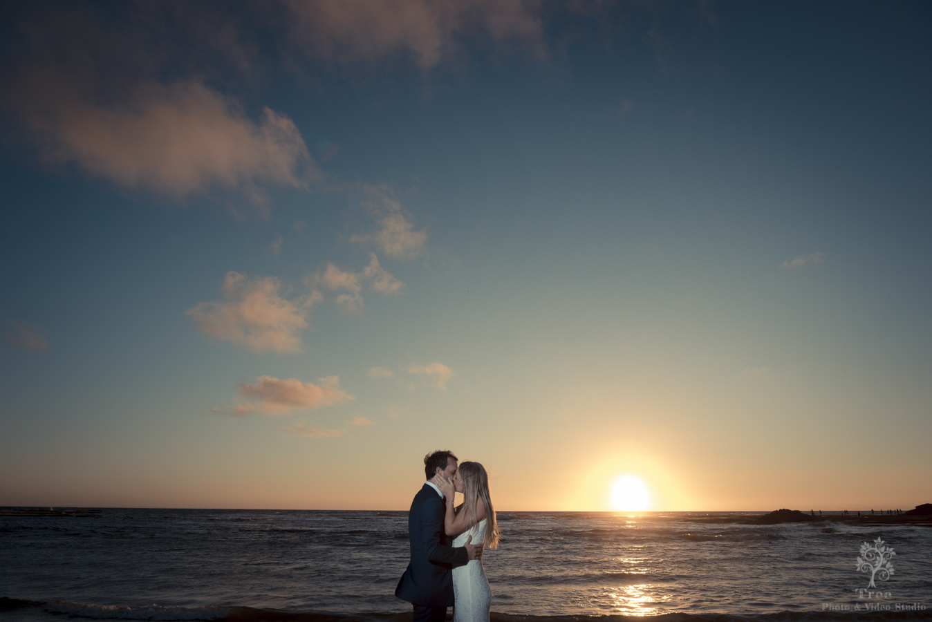 all smiles sorrento wedding photo sunset