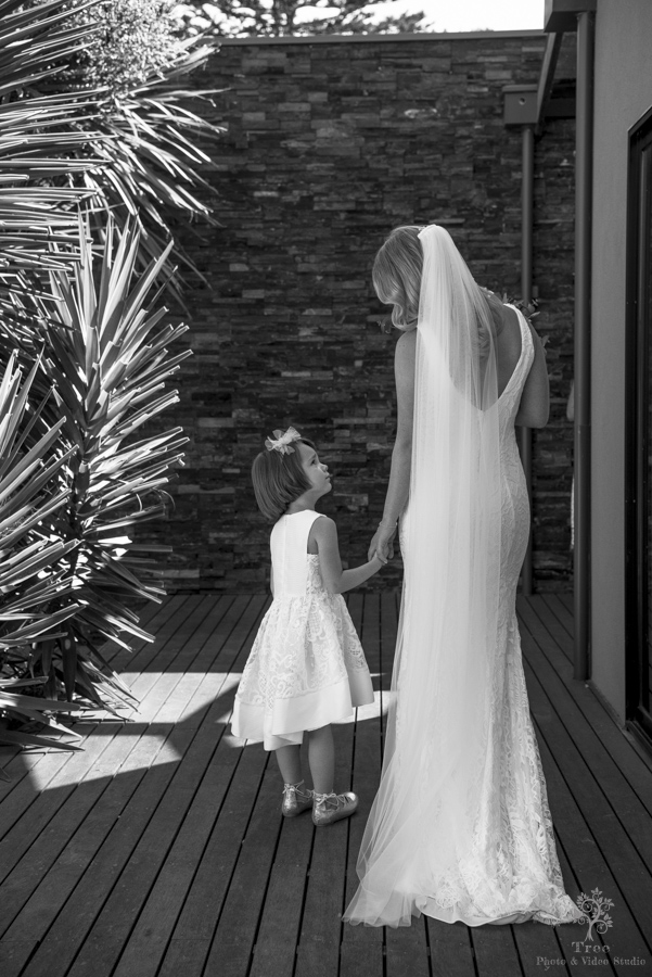 bride and flower girl