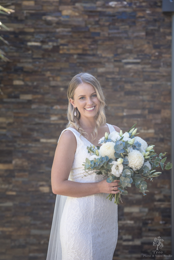 bride single portrait