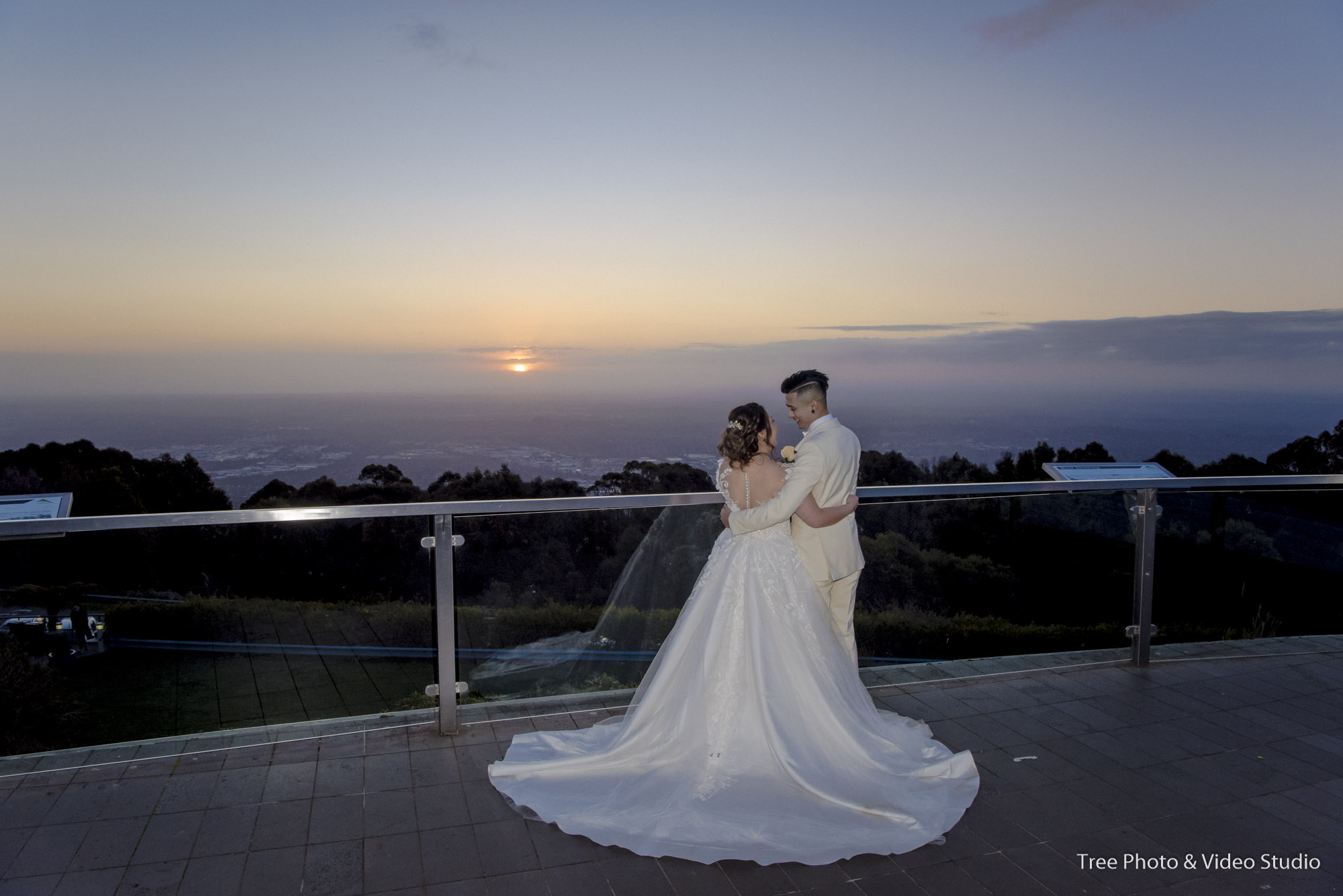 Stephanie & Nafsy's Wedding at Skyhigh Mount Dandenong