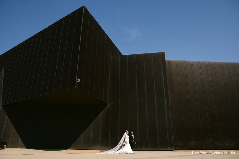 Melbourne wedding photographer takes photo of locations shot