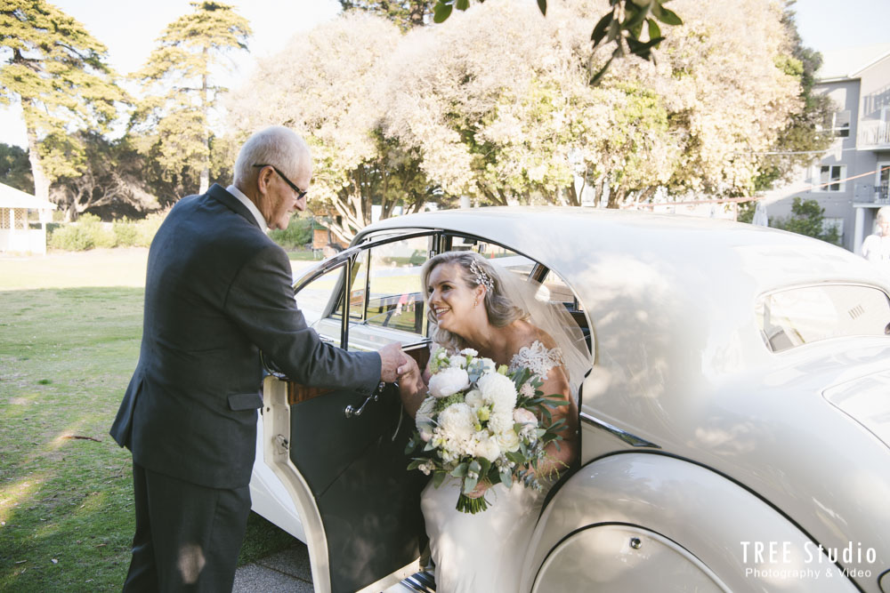 bride arrive with luxury wedding car