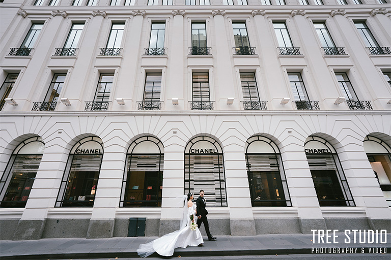 Melbourne wedding photographer takes photo of Melbourne city photos