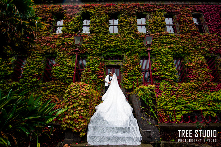 Melbourne wedding photographer takes photo of fine art photos