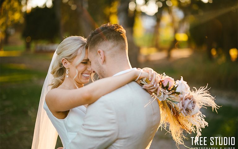 Melbourne wedding photographer takes photo of sunset