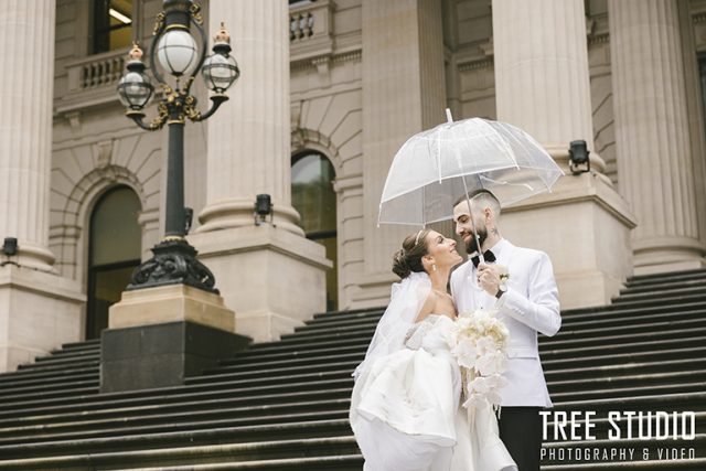 Melbourne wedding photographer capture Parliament House In Melbourne